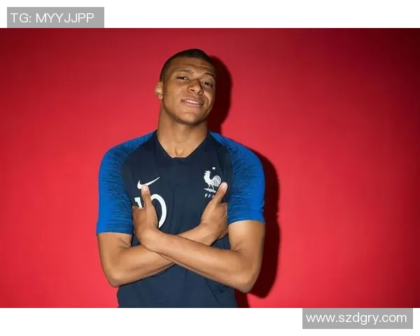 法国足球明星帅气风采与场上表现的完美结合解析